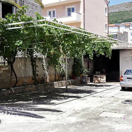Triple 10301d Podstrana